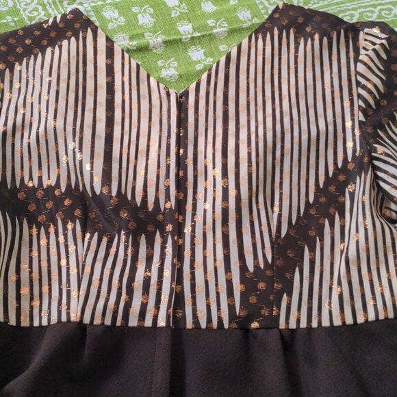 Vintage brown and gold dress - Picture 9 of 11